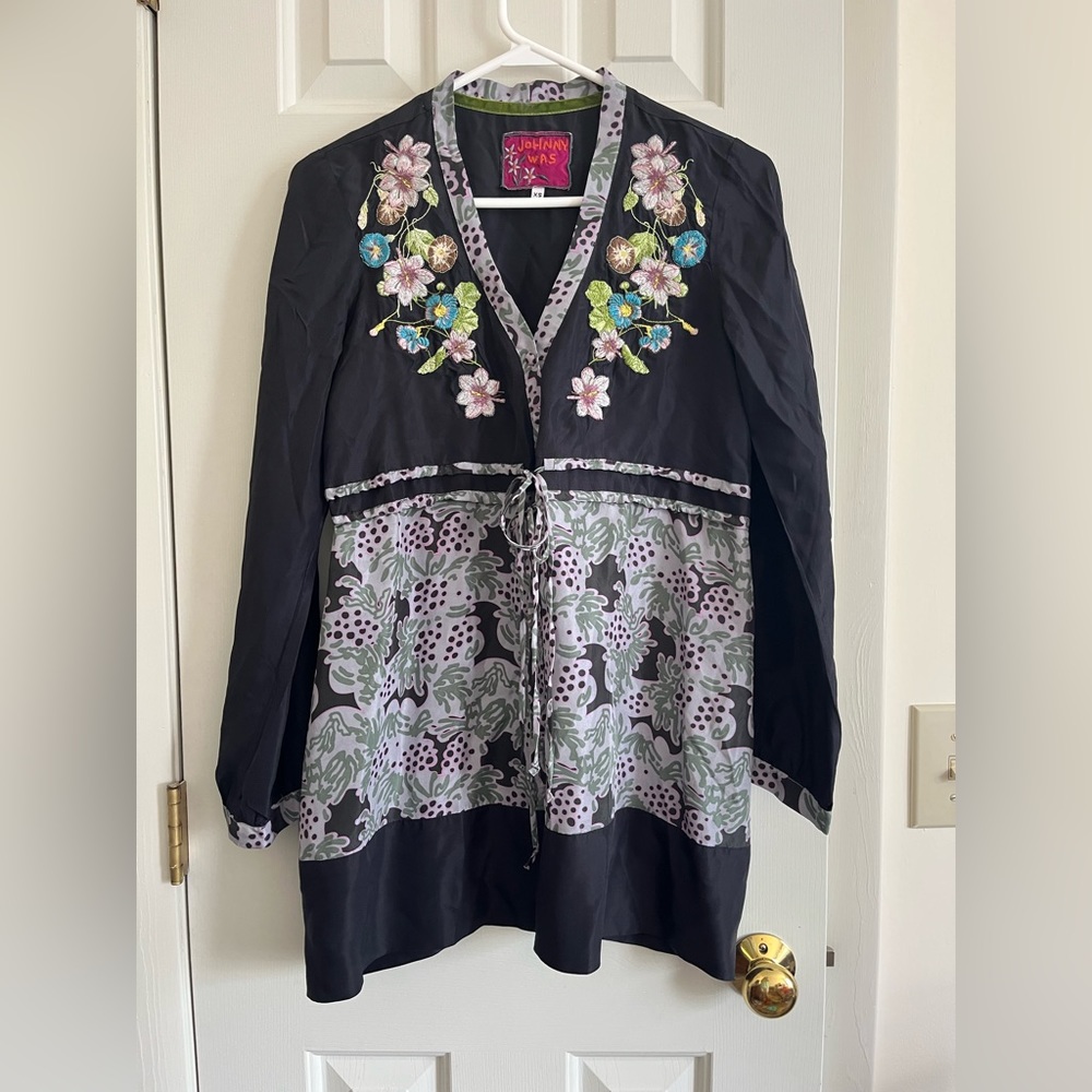 SOLD / EUC Embroidered Johnny Was Silk Tunic Top | Size XS